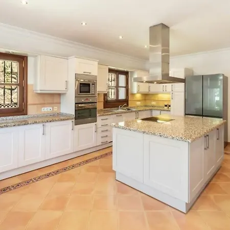 Luxury In With Private Pool Vakantiehuis *