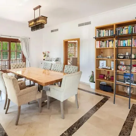Luxury In With Private Pool Vakantiehuis